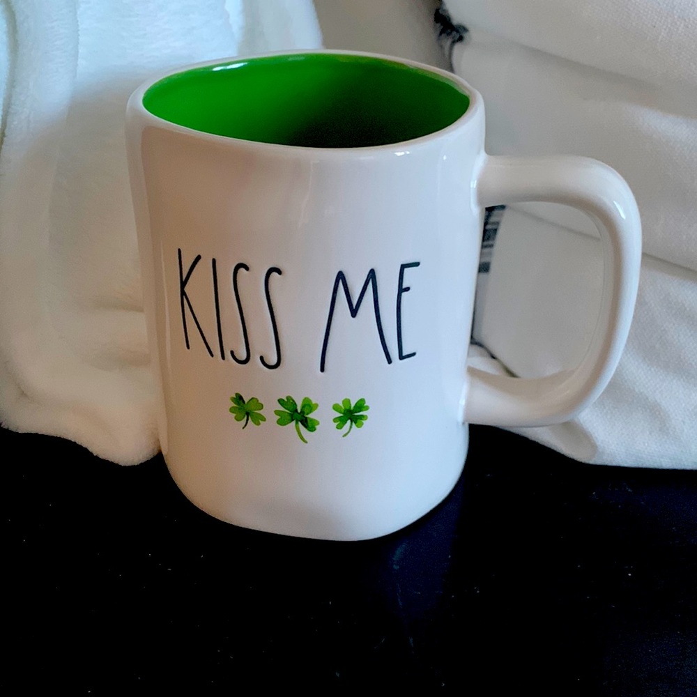 Rae Dunn Kiss 💋 Me Mug! 🍀🍀 🍀